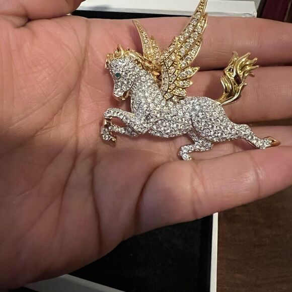 SWAROVSKI CRYSTAL PEGASUS PIN 2-1/4" - Picture 3 of 7